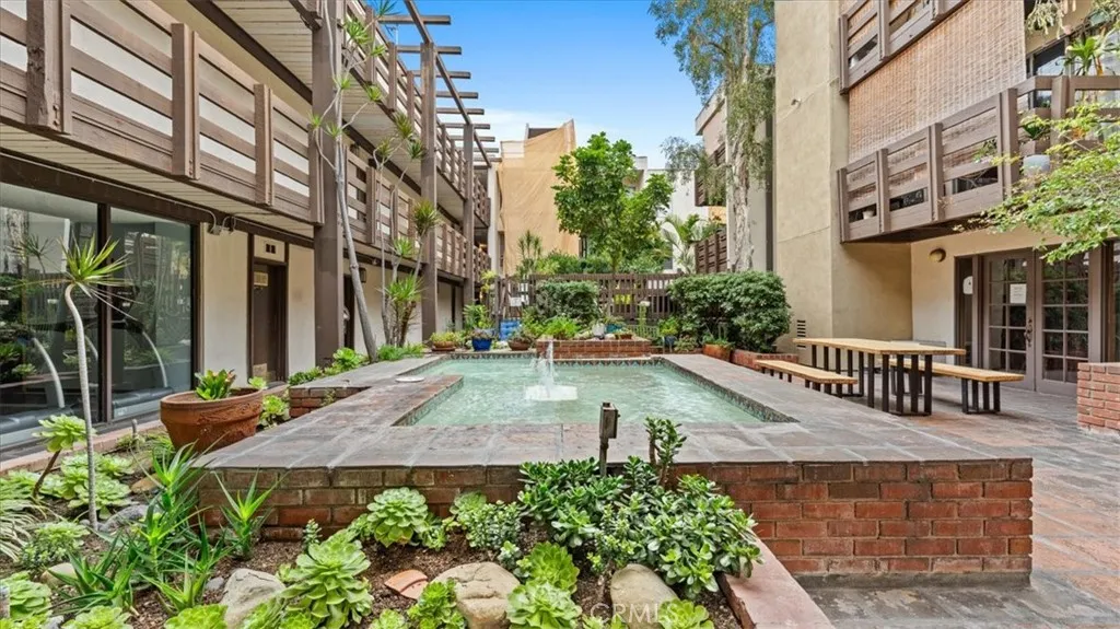 320 S Ardmore, Los Angeles, California 90020 home-pic-15